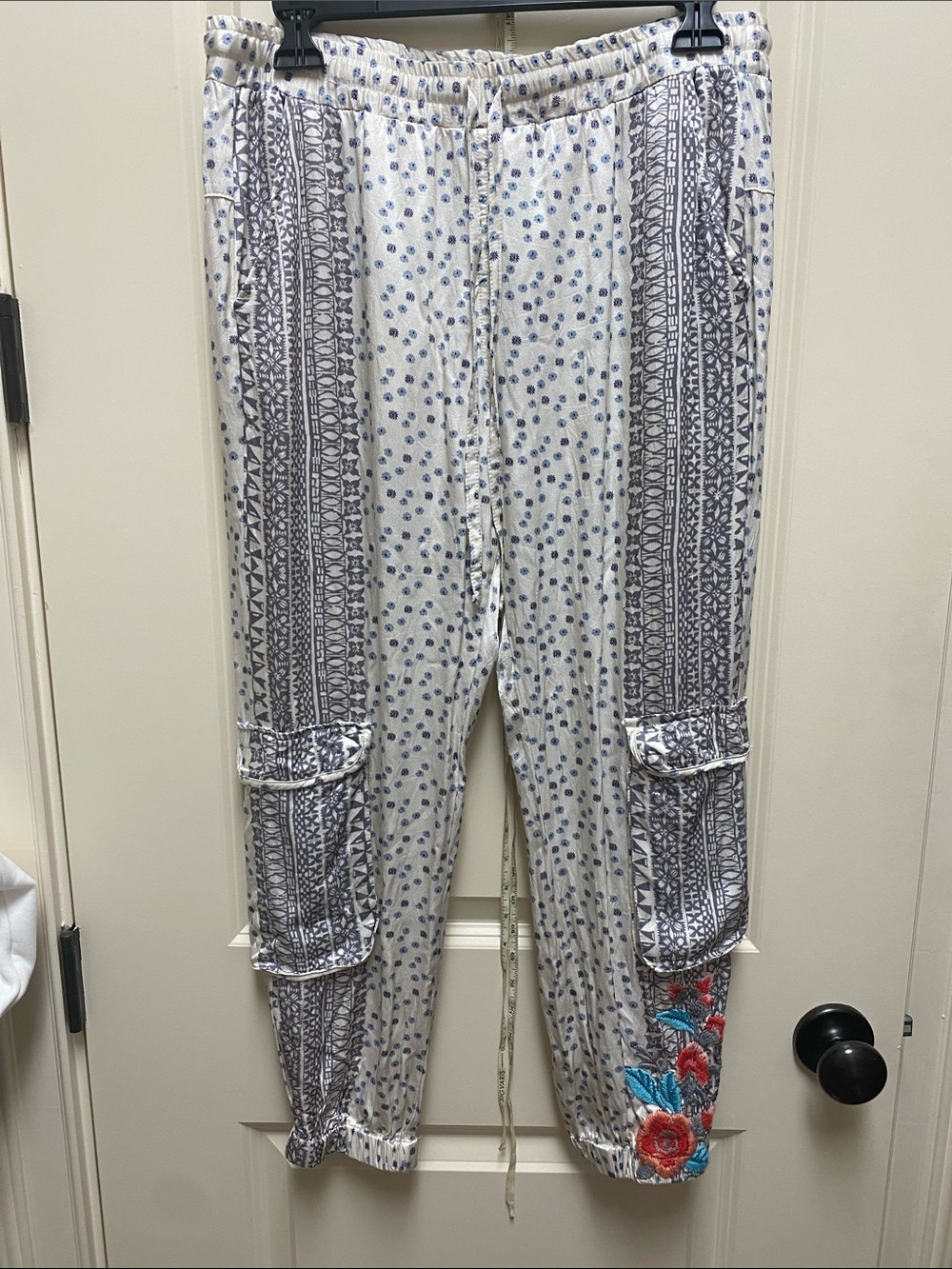 Johnny Was White & Gray and Blue Embroidered Cargo Jogger Pants